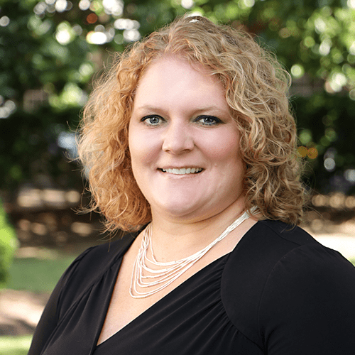 Lora Davis headshot