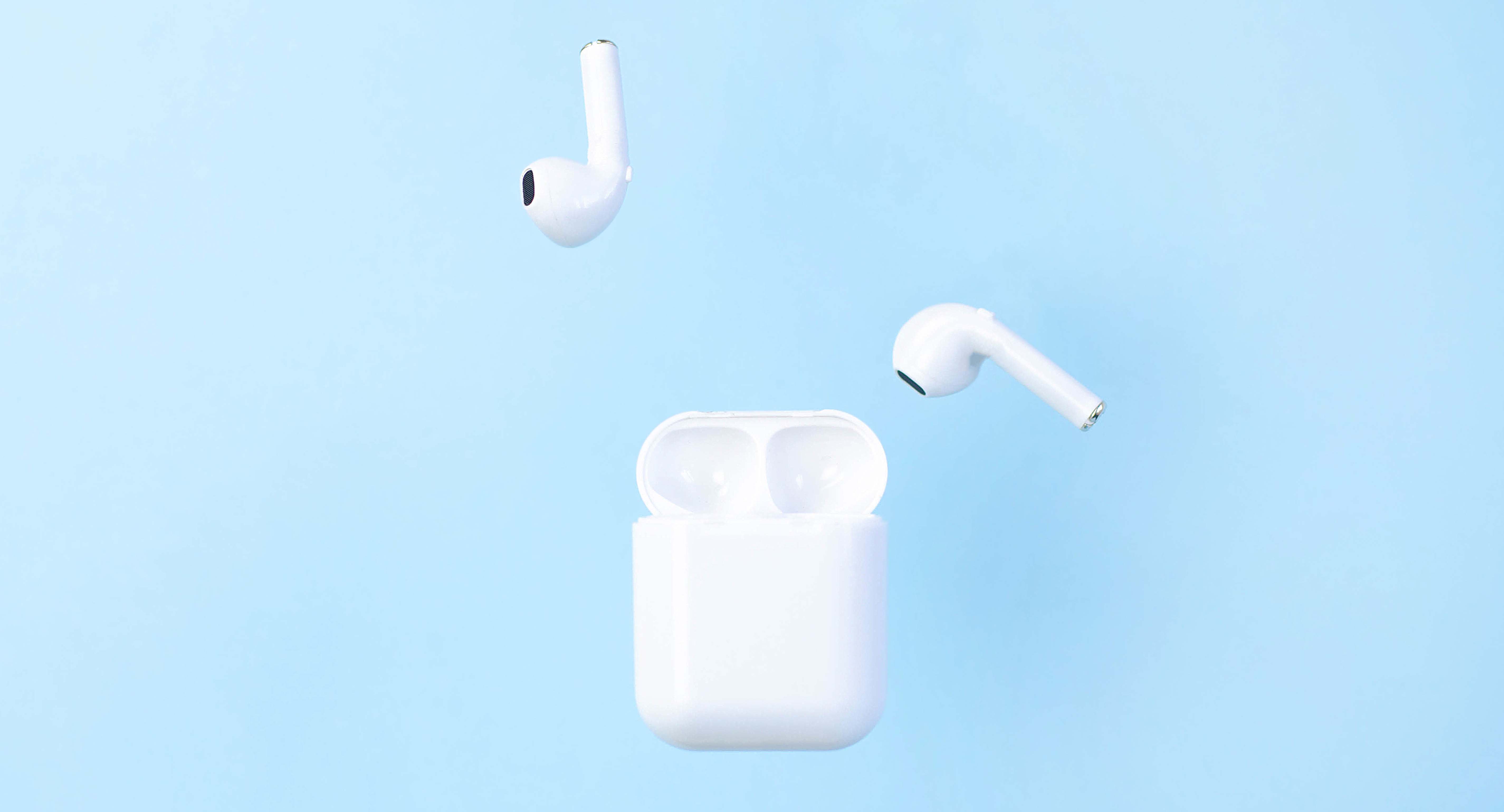airpods and airpods case 