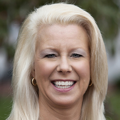 Lisa Plummer headshot